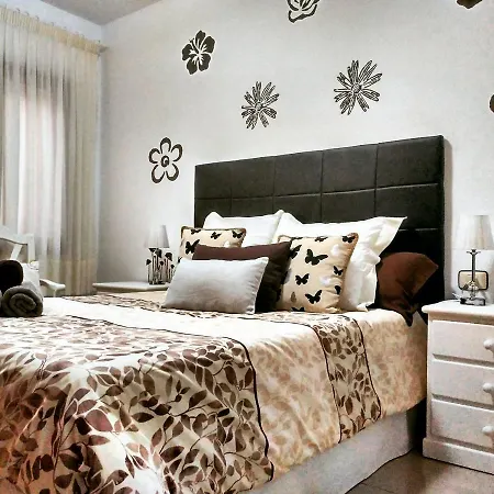 Red Mountain And The Sea アパート